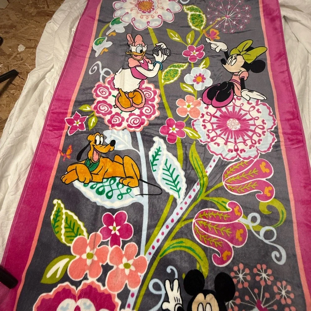 NWT Vera Bradley Mickey and Friends Beach Towel Disney Towel Retired Last ONE!
